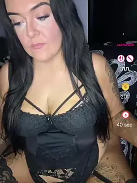 Snapshot of Miss_CurvesXXX chatting on June 2026 10:15:01 PM Miss CurvesXXX online show from June 2026 10:15:01 PM