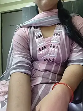 Snapshot of Adaa7 chatting on June 2026 05:18:02 PM Adaa7 online show from June 2026 05:18:02 PM
