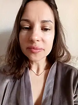 Snapshot of She-Moon chatting on May 2026 05:44:02 AM She-Moon online show from May 2026 05:44:02 AM