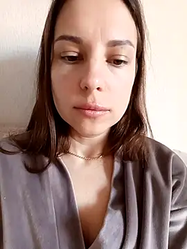 Snapshot of She-Moon chatting on April 2026 06:22:02 AM She-Moon online show from April 2026 06:22:02 AM
