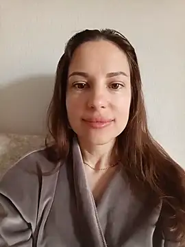 Snapshot of She-Moon chatting on May 2026 06:13:01 AM She-Moon online show from May 2026 06:13:01 AM