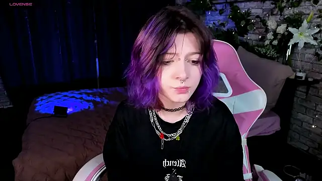 Ashley Veil online show from July 2026 08:45:02 PM