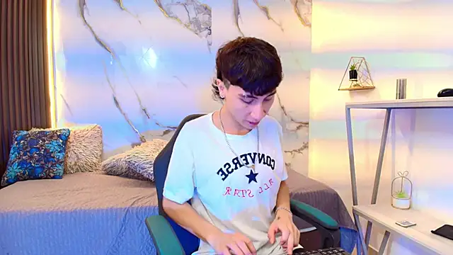 XanderGrey8 online show from February 2026 07:48:02 PM