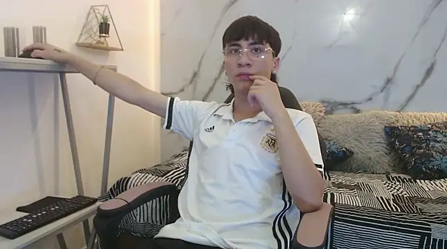 XanderGrey8 online show from April 2026 07:18:01 PM