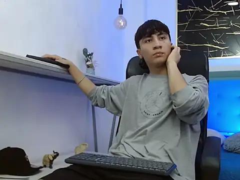 XanderGrey8 online show from February 2026 07:13:01 PM