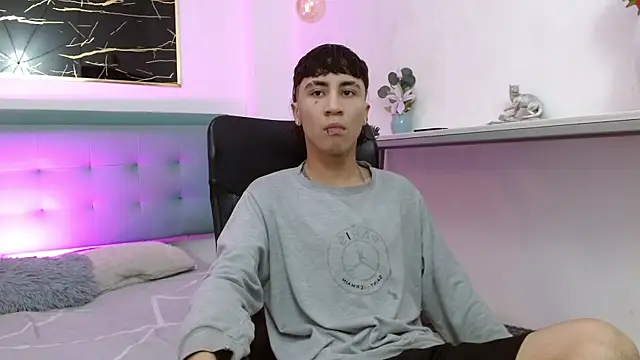 XanderGrey8 online show from February 2026 07:24:01 PM