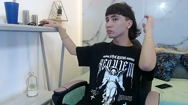 XanderGrey8 online show from April 2026 07:20:01 PM