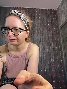 coy girl  online show from April 2026 12:12:02 PM