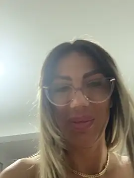 Snapshot of Missolevelvet chatting on February 2026 09:15:01 PM Missolevelvet online show from February 2026 09:15:01 PM