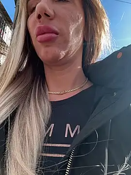 Missolevelvet online show from April 2026 02:01:01 PM