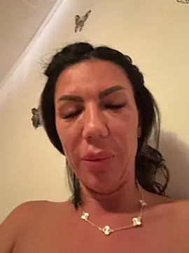 Missolevelvet online show from May 2026 06:09:01 PM