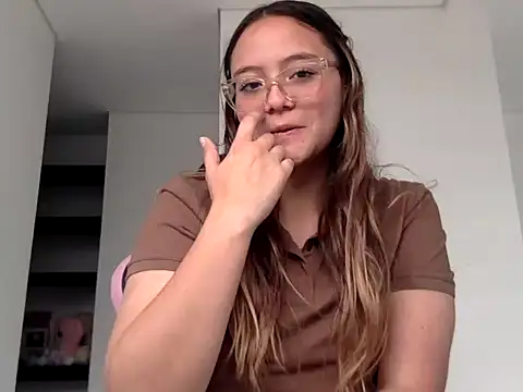 Snapshot of LOLA_R_ chatting on February 2026 06:29:01 PM LOLA R online show from February 2026 06:29:01 PM