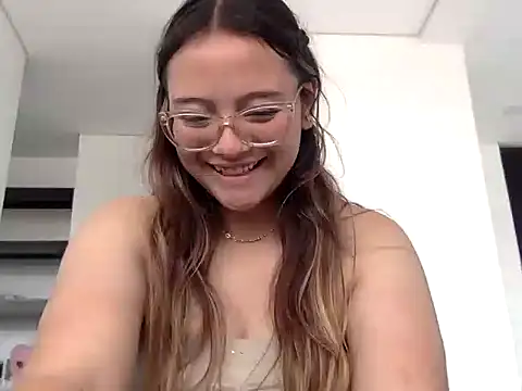 Snapshot of LOLA_R_ chatting on February 2026 05:19:02 PM LOLA R online show from February 2026 05:19:02 PM