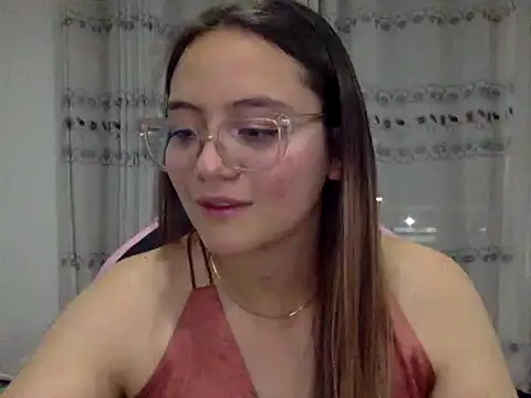 Snapshot of LOLA_R_ chatting on February 2026 12:22:02 AM LOLA R online show from February 2026 12:22:02 AM