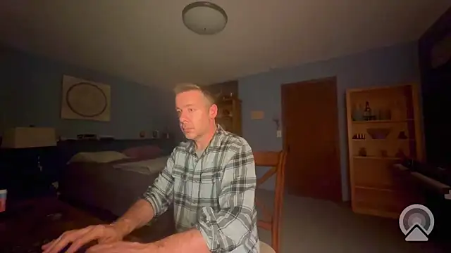 chrisw8140 online show from May 2026 03:48:01 AM