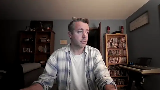 chrisw8140 online show from February 2026 12:11:01 AM