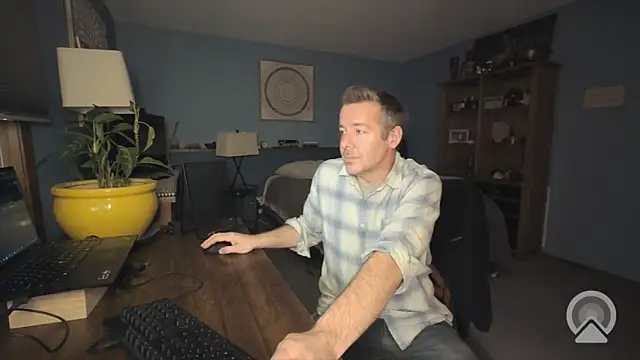 chrisw8140 online show from April 2026 01:34:01 AM