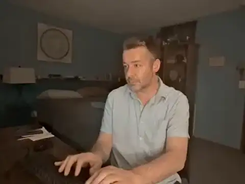 chrisw8140 online show from May 2026 01:21:01 AM