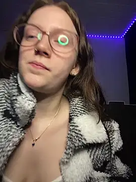 YoungLisaa18 online show from February 2026 07:44:02 PM