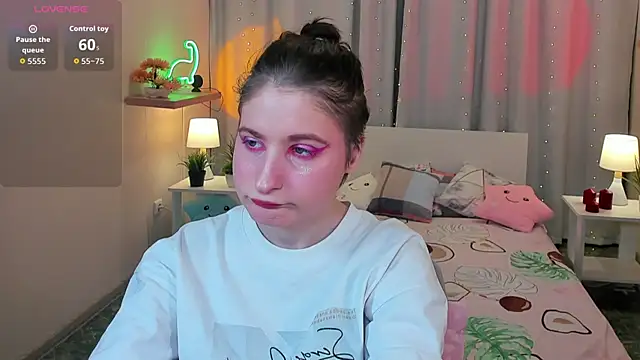 Snapshot of KiraDuvall chatting on January 2026 07:20:02 PM KiraDuvall online show from January 2026 07:20:02 PM