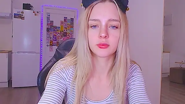 sailormoon666  online show from February 2026 11:00:02 PM