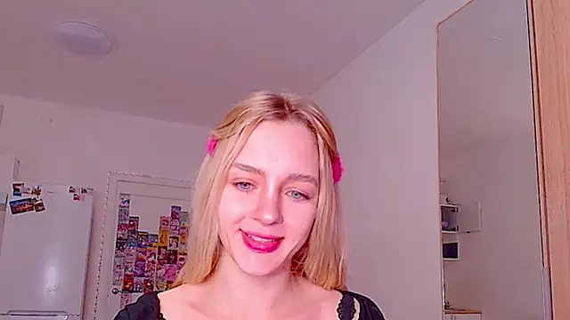 sailormoon666  online show from February 2026 03:26:02 AM