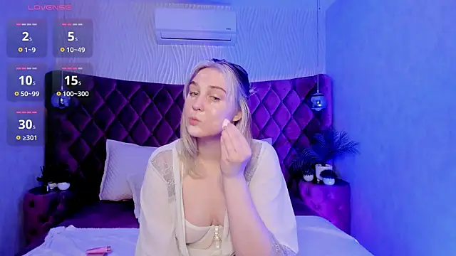 Snapshot of SusanBev chatting on March 2026 06:21:01 AM SusanBev online show from March 2026 06:21:01 AM