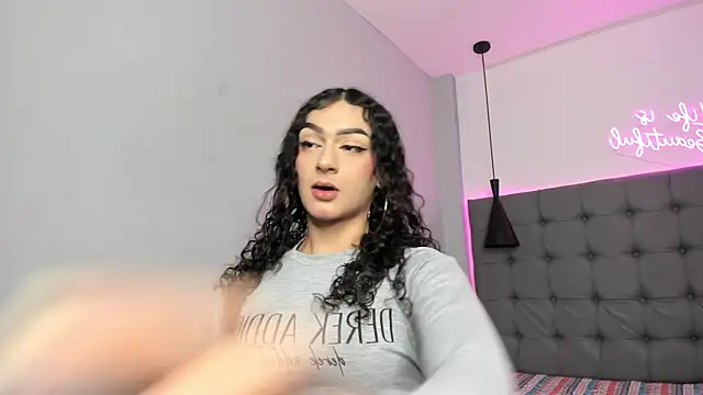 scarletcherry18 online show from May 2026 03:56:02 AM