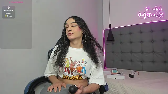 scarletcherry18 online show from April 2026 03:55:01 AM