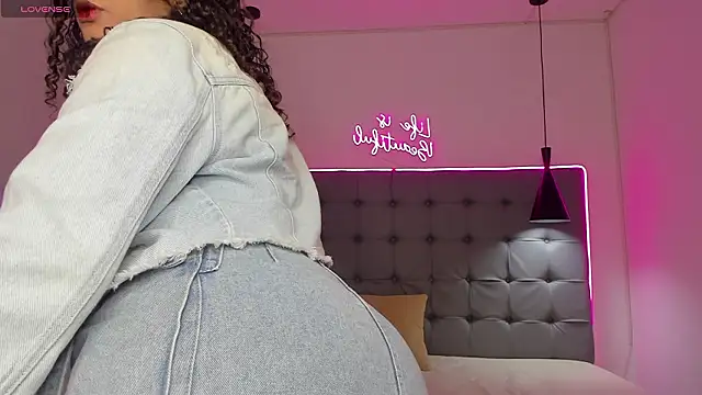 scarletcherry18 online show from February 2026 03:35:02 AM