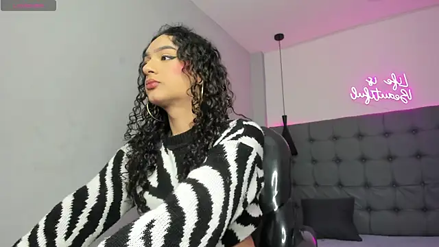 Snapshot of scarletcherry18 chatting on July 2026 03:46:02 AM scarletcherry18 online show from July 2026 03:46:02 AM