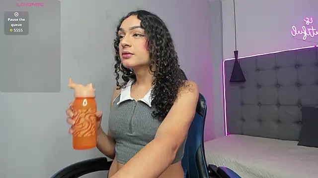 scarletcherry18 online show from April 2026 04:02:02 AM