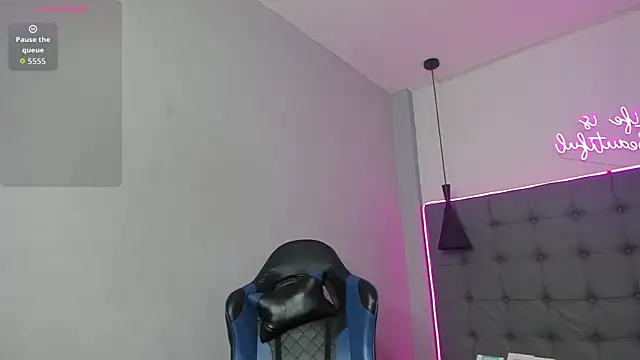 scarletcherry18 online show from April 2026 03:42:01 AM