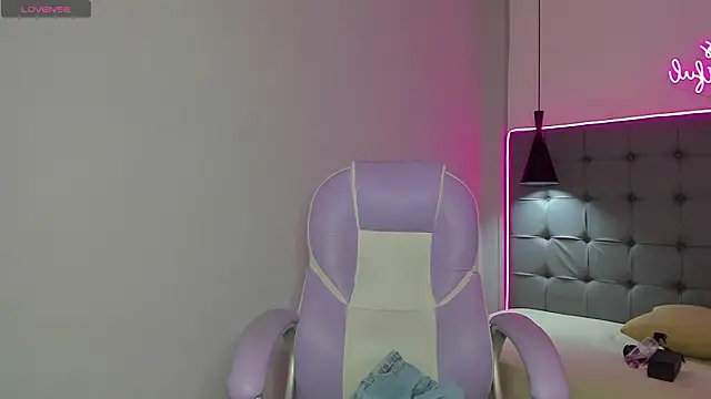 scarletcherry18 online show from February 2026 03:24:02 AM