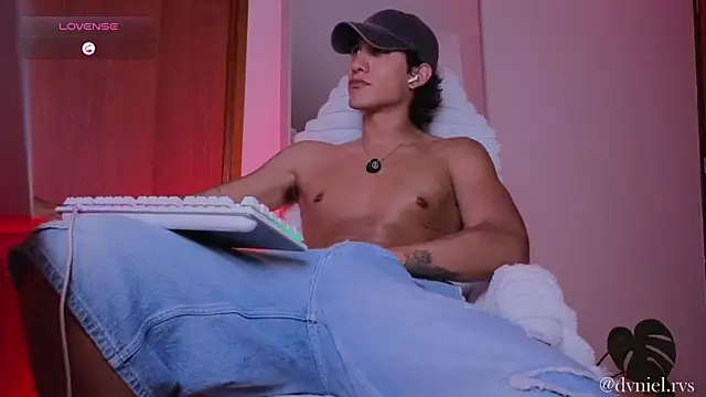 emilio rivs online show from May 2026 12:17:01 AM