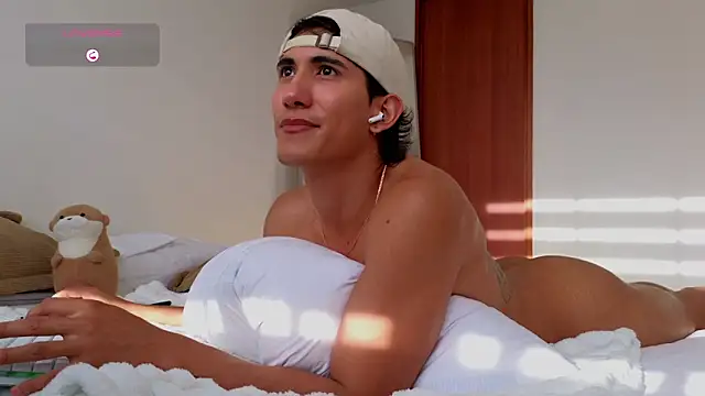 Snapshot of emilio_rivs chatting on February 2026 10:01:01 PM emilio rivs online show from February 2026 10:01:01 PM