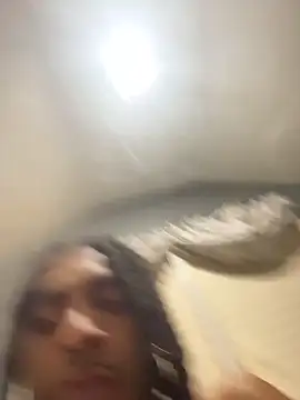 Snapshot of Mellyj053 chatting on April 2026 08:39:02 AM Mellyj053 online show from April 2026 08:39:02 AM