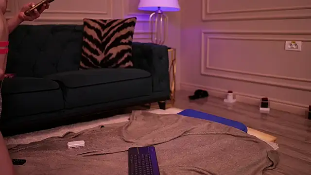 ScarletSnows online show from April 2026 05:49:02 PM