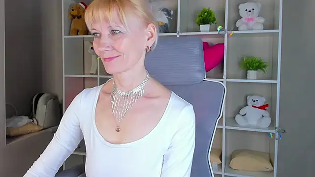 Julie Lucas online show from April 2026 12:46:01 AM