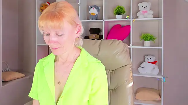 Julie Lucas online show from March 2026 09:22:01 AM