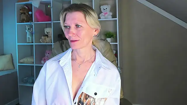 Julie Lucas online show from March 2026 01:11:02 AM