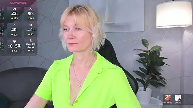 Julie Lucas online show from June 2026 11:43:01 PM