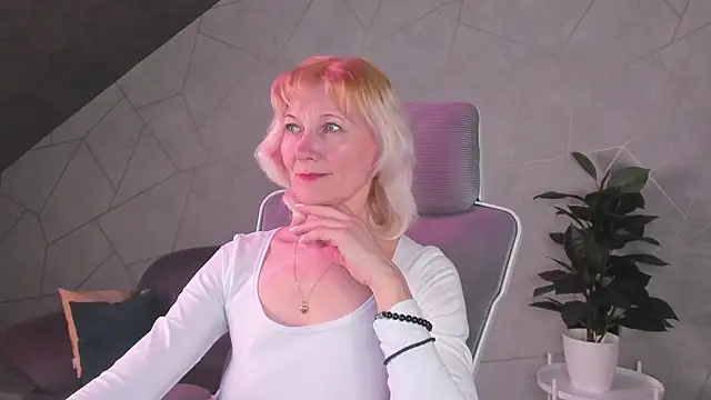 Julie Lucas online show from March 2026 08:59:01 AM