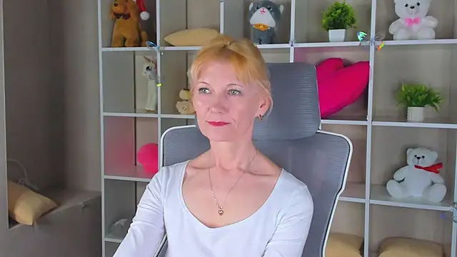 Julie Lucas online show from April 2026 12:50:01 AM