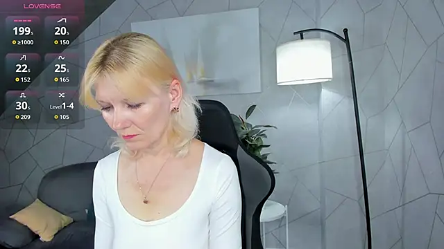 Julie Lucas online show from June 2026 11:47:01 PM