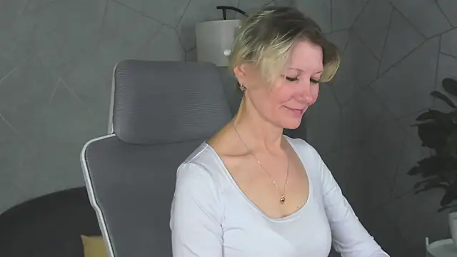 Julie Lucas online show from March 2026 12:51:01 AM