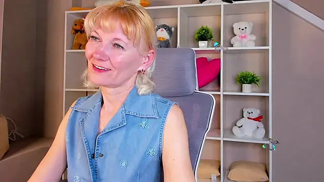 Julie Lucas online show from April 2026 12:34:01 AM