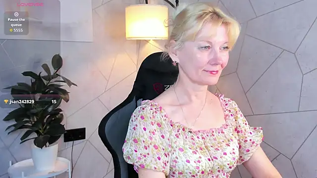 Julie Lucas online show from June 2026 12:21:01 AM