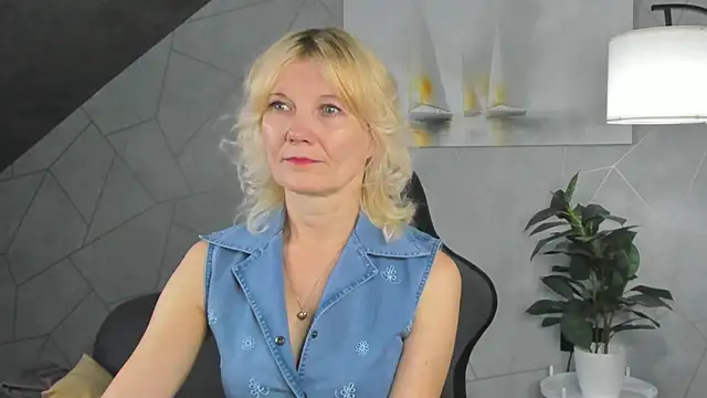 Julie Lucas online show from June 2026 12:08:02 AM