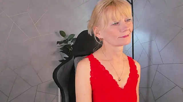 Julie Lucas online show from May 2026 12:07:02 AM